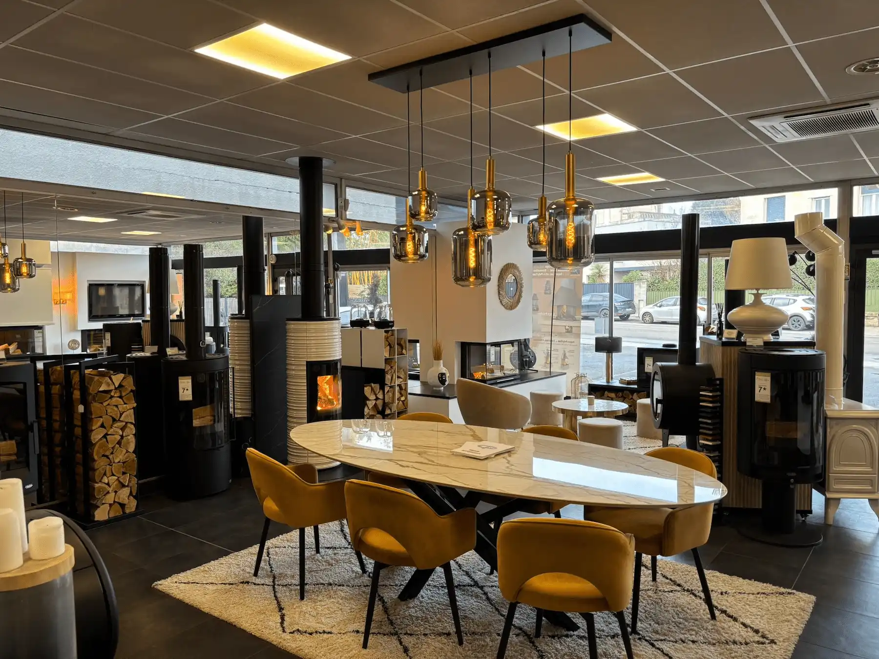 Magasin Cheminées Poêles Philippe Pessac Intérieur